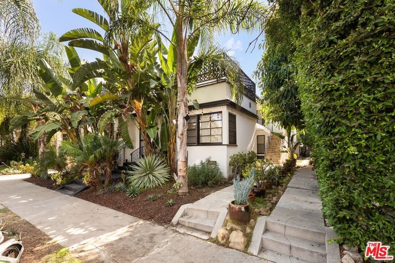 422 N Sierra Bonita Avenue