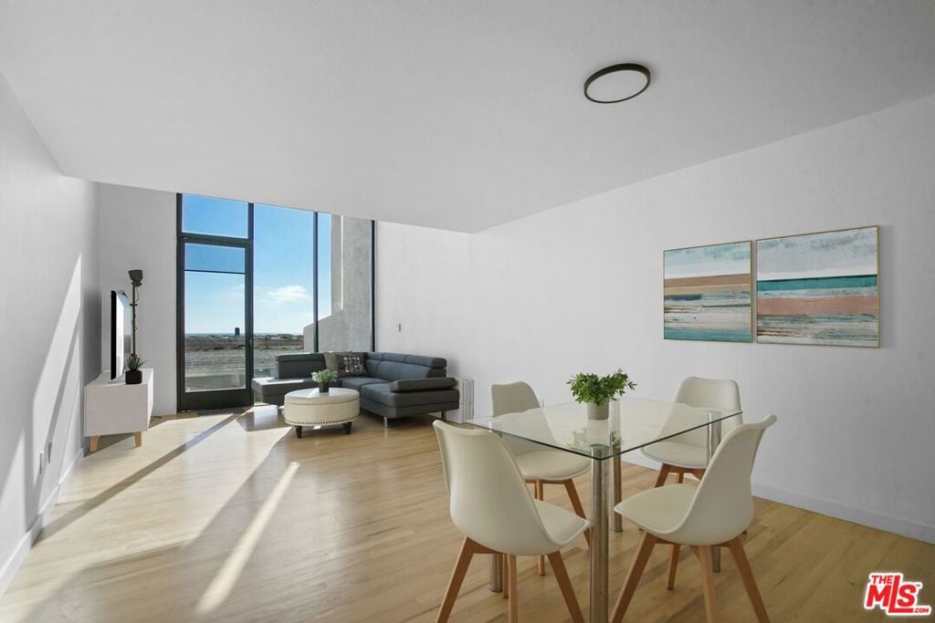 6 Voyage Street 105