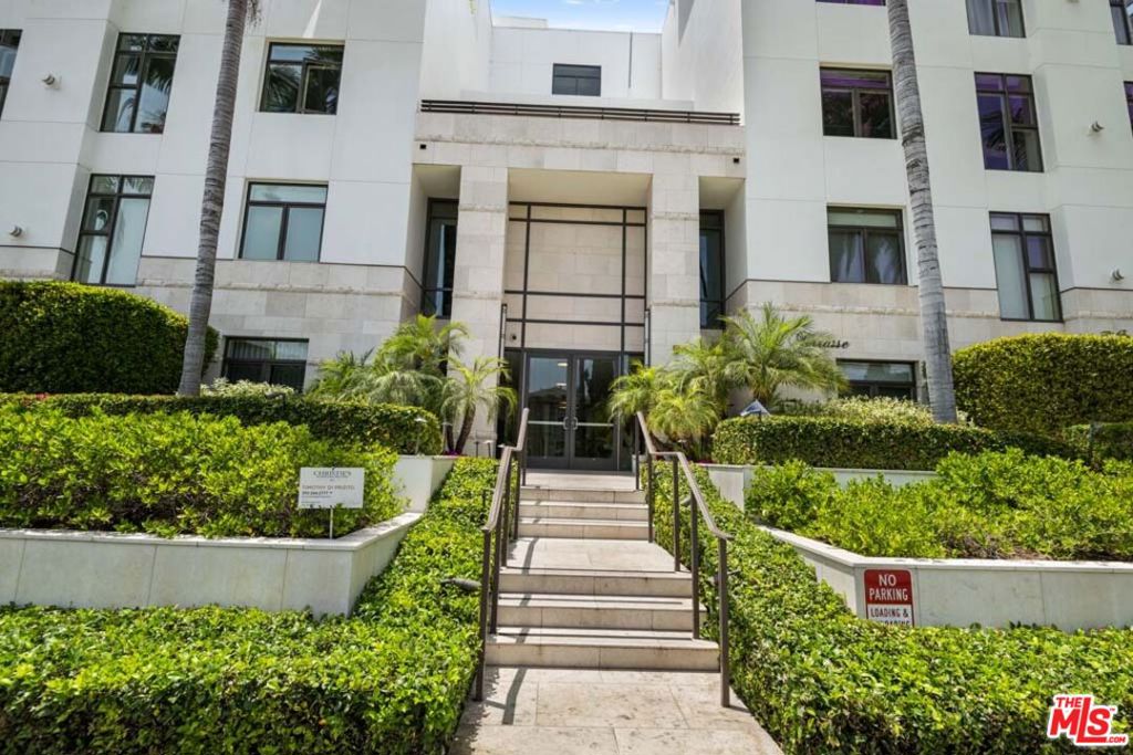 Properties 2 447 N Doheny Drive 102