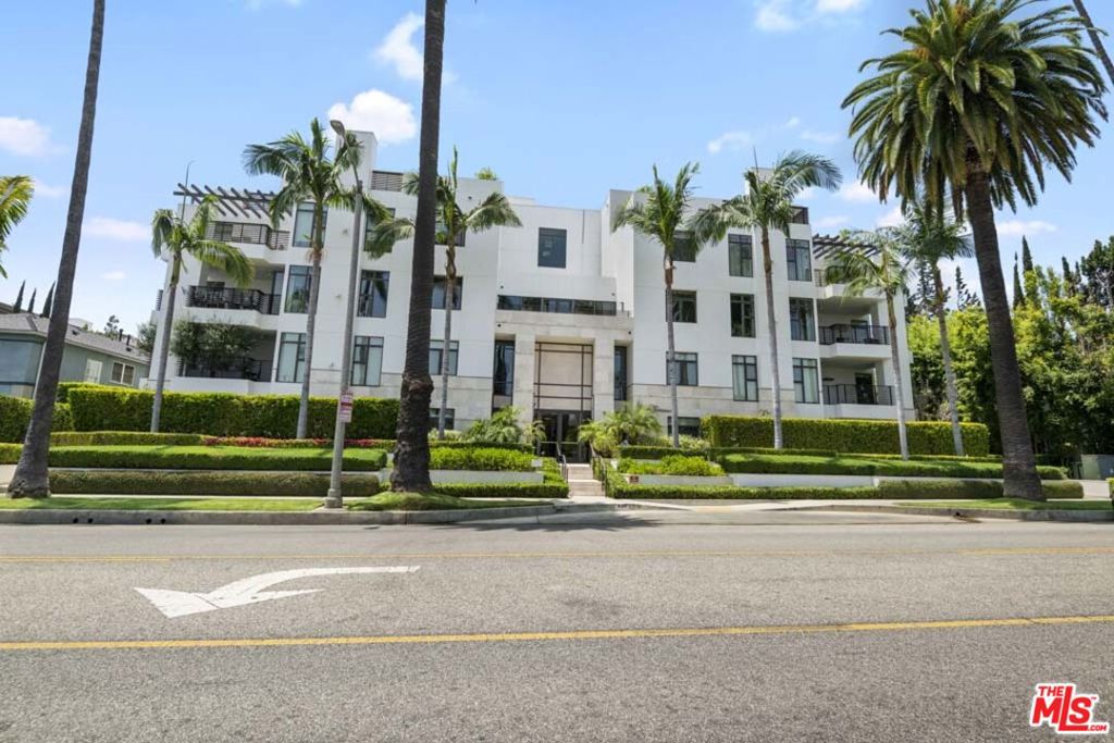 Properties 1 447 N Doheny Drive 102