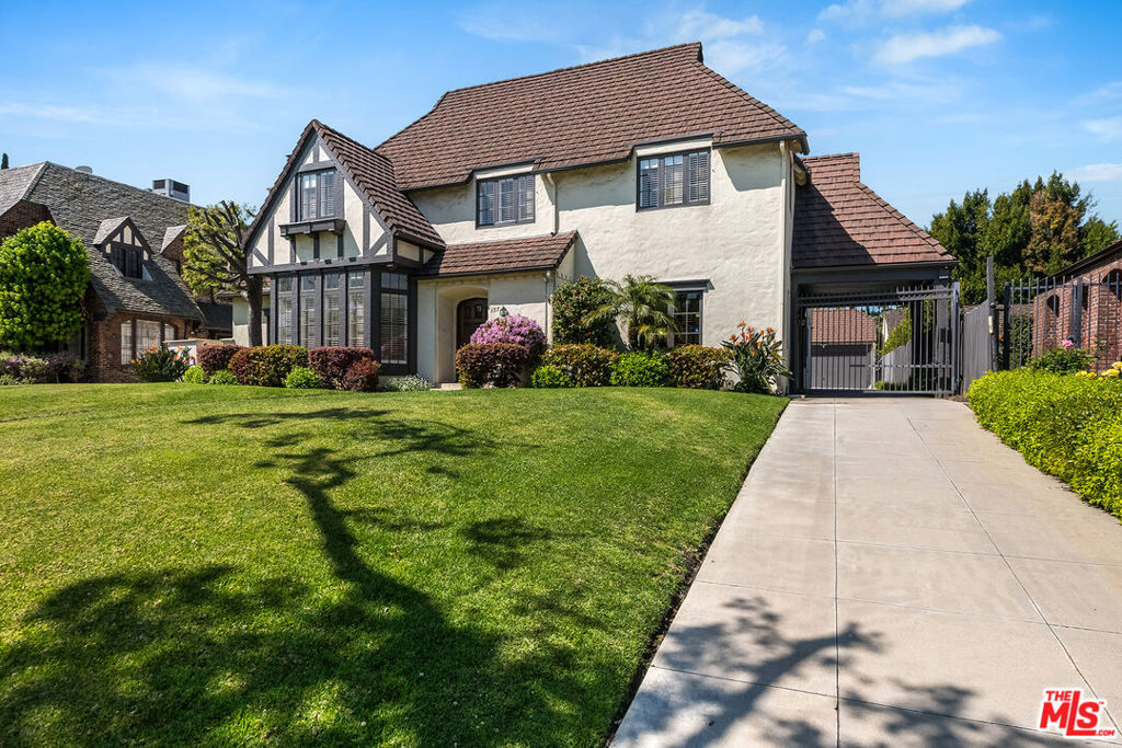 157 N Las Palmas Avenue