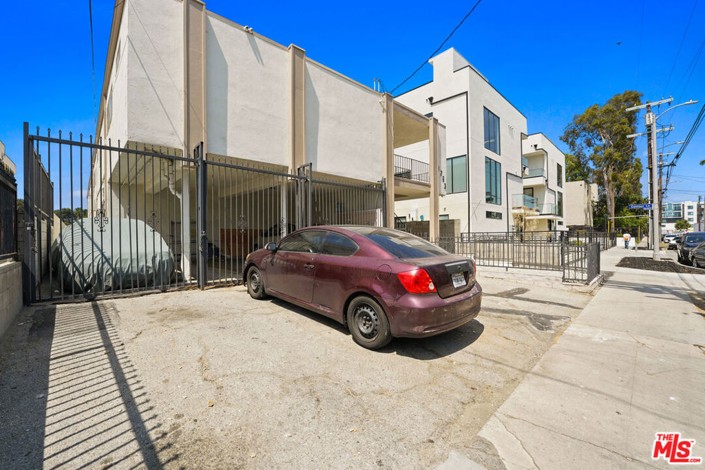 Properties 1 11763 Hamlin Street