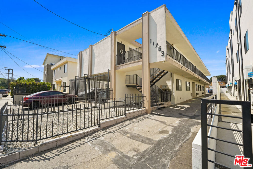 Properties 2 11763 Hamlin Street
