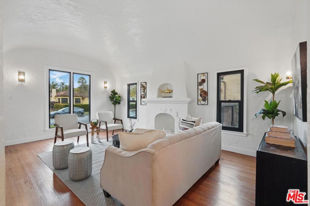 Properties 3 8919 Beverlywood Street