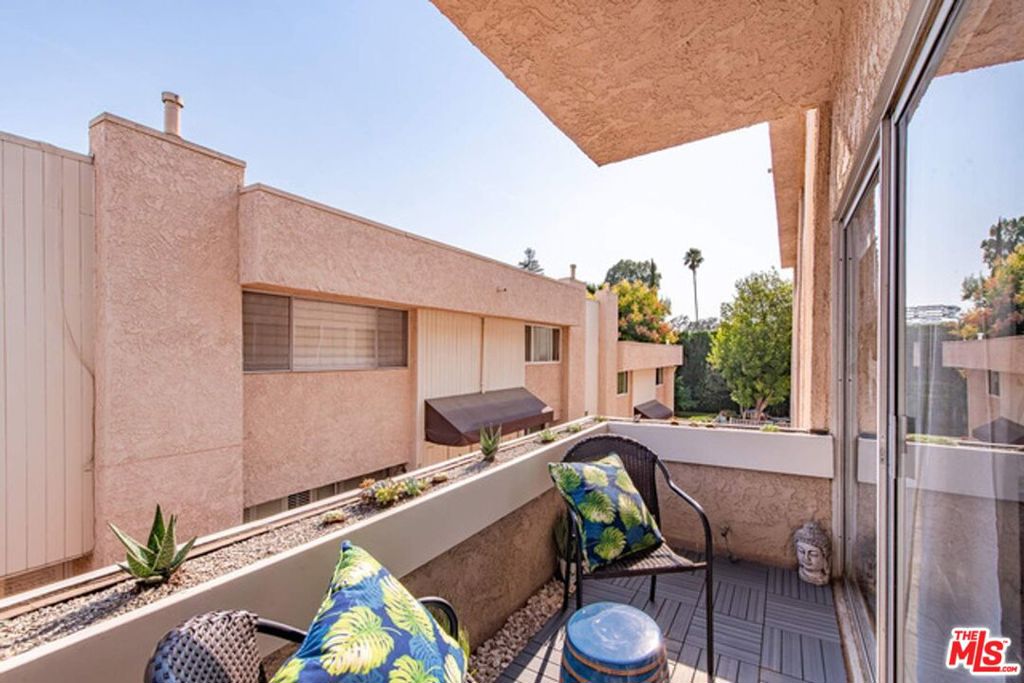 5139 Balboa Boulevard 203