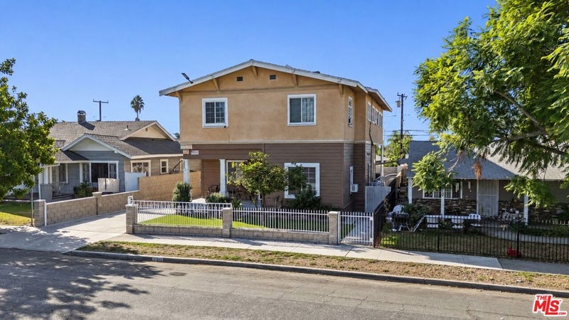 828 Hawthorne Place
