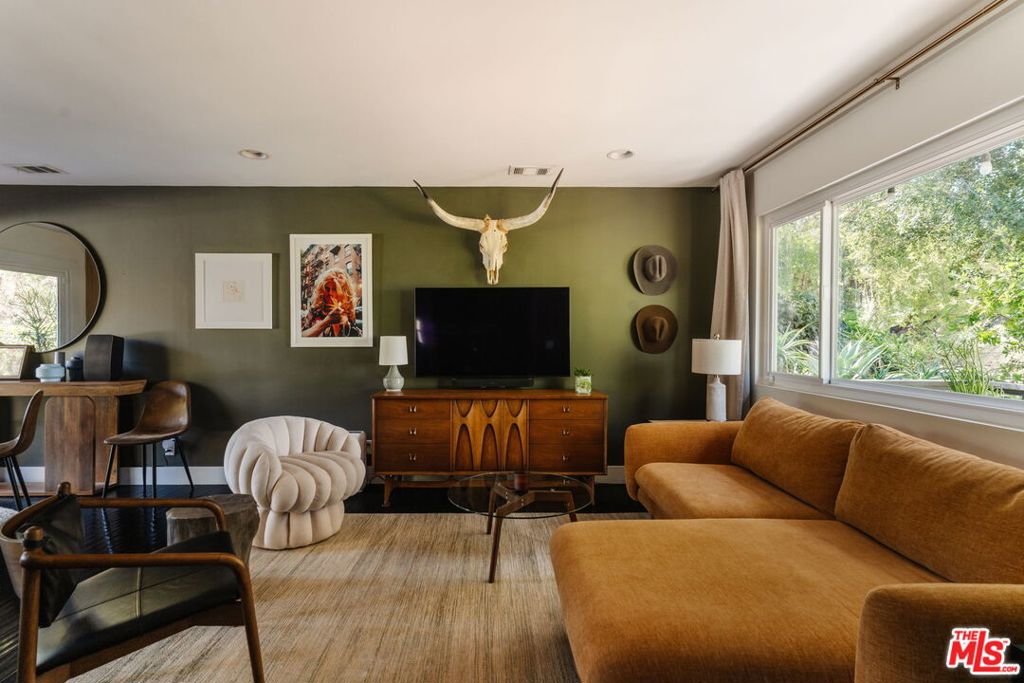 3126 Oakcrest Drive