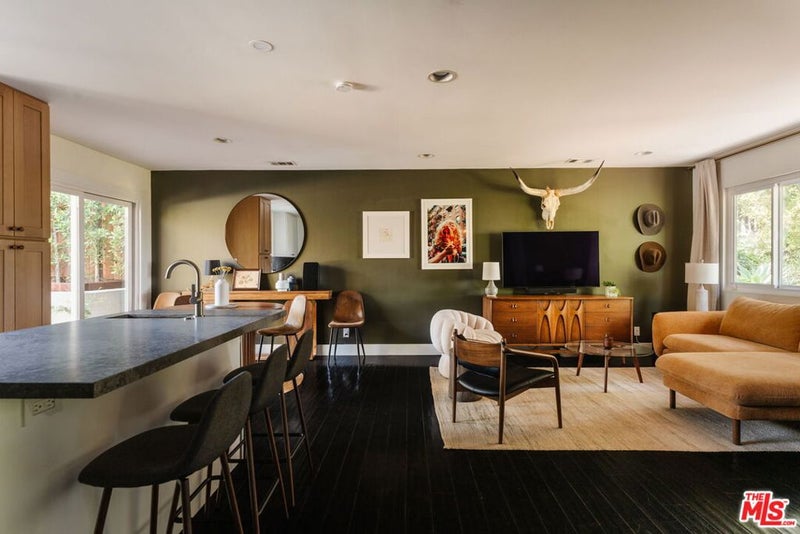 3126 Oakcrest Drive