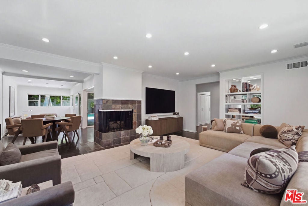 1425 Belfast Drive