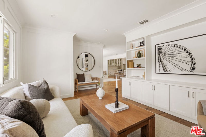 5887 W 77th Place