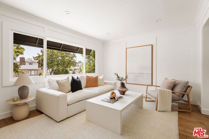5887 W 77th Place