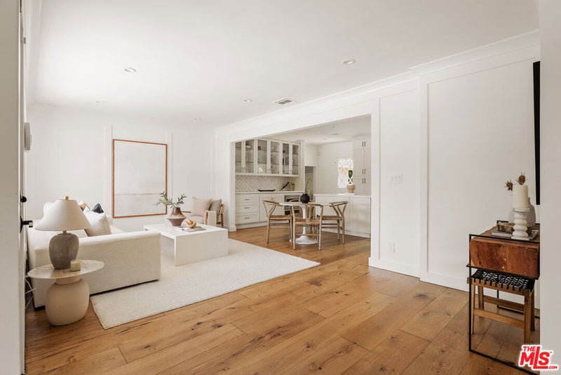 5887 W 77th Place