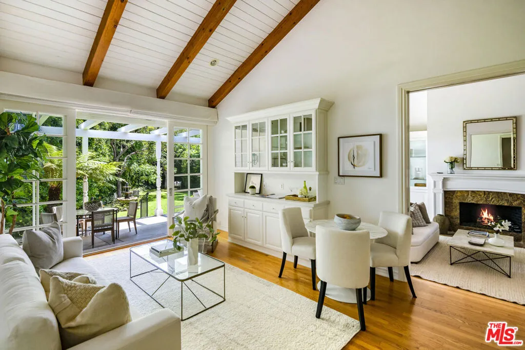 Los Angeles, California 90049, United States, 3 Bedrooms Bedrooms, ,3 BathroomsBathrooms,Residential,Pending,182258