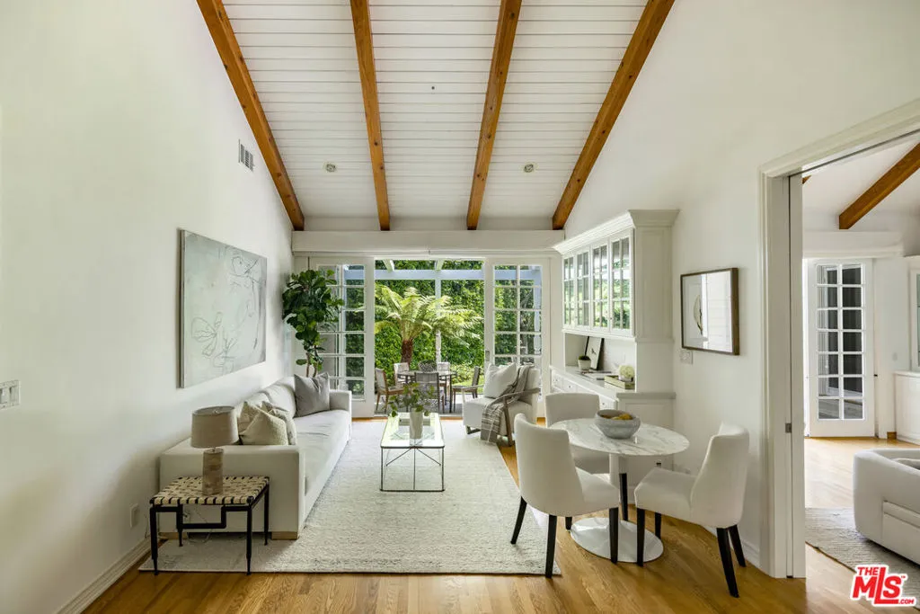 Los Angeles, California 90049, United States, 3 Bedrooms Bedrooms, ,3 BathroomsBathrooms,Residential,Pending,182258