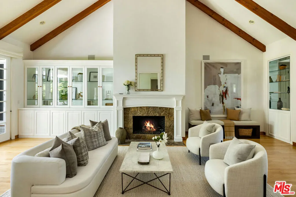 Los Angeles, California 90049, United States, 3 Bedrooms Bedrooms, ,3 BathroomsBathrooms,Residential,Pending,182258