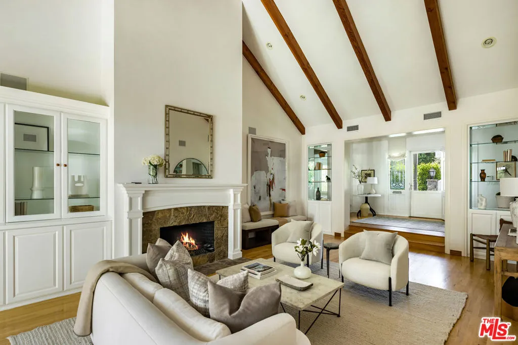 Los Angeles, California 90049, United States, 3 Bedrooms Bedrooms, ,3 BathroomsBathrooms,Residential,Pending,182258