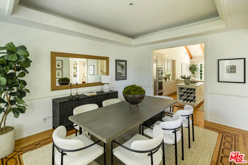 Los Angeles, California 90049, United States, 3 Bedrooms Bedrooms, ,3 BathroomsBathrooms,Residential,Pending,182258