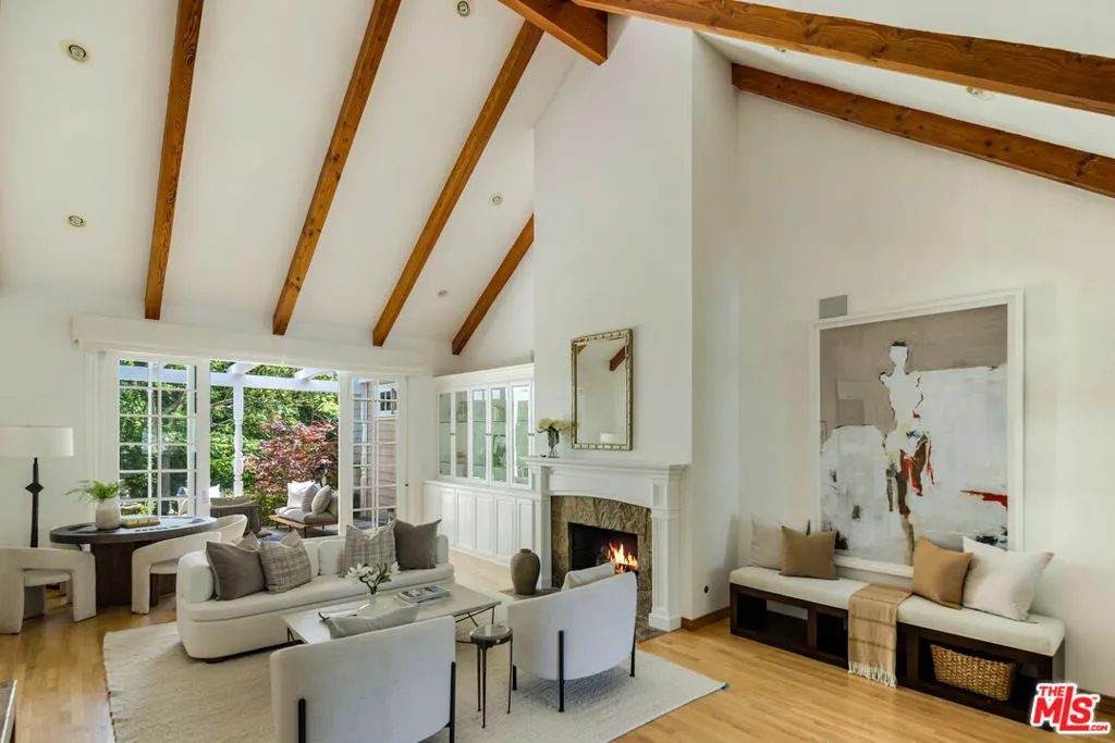 Los Angeles, California 90049, United States, 3 Bedrooms Bedrooms, ,3 BathroomsBathrooms,Residential,Pending,182258