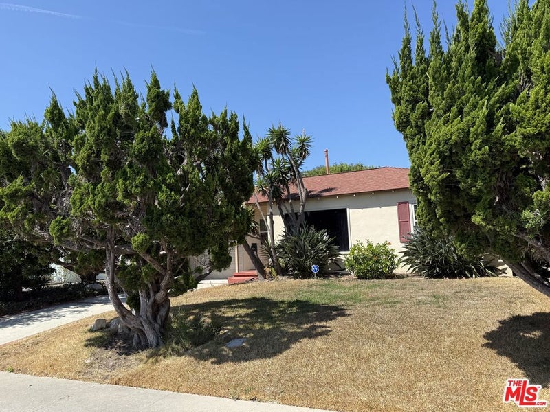 2811 Martha Avenue