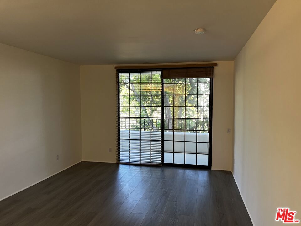 555 S Barrington Avenue 415
