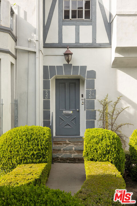 920 S Serrano Avenue