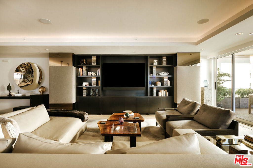 6250 Hollywood Boulevard 14A