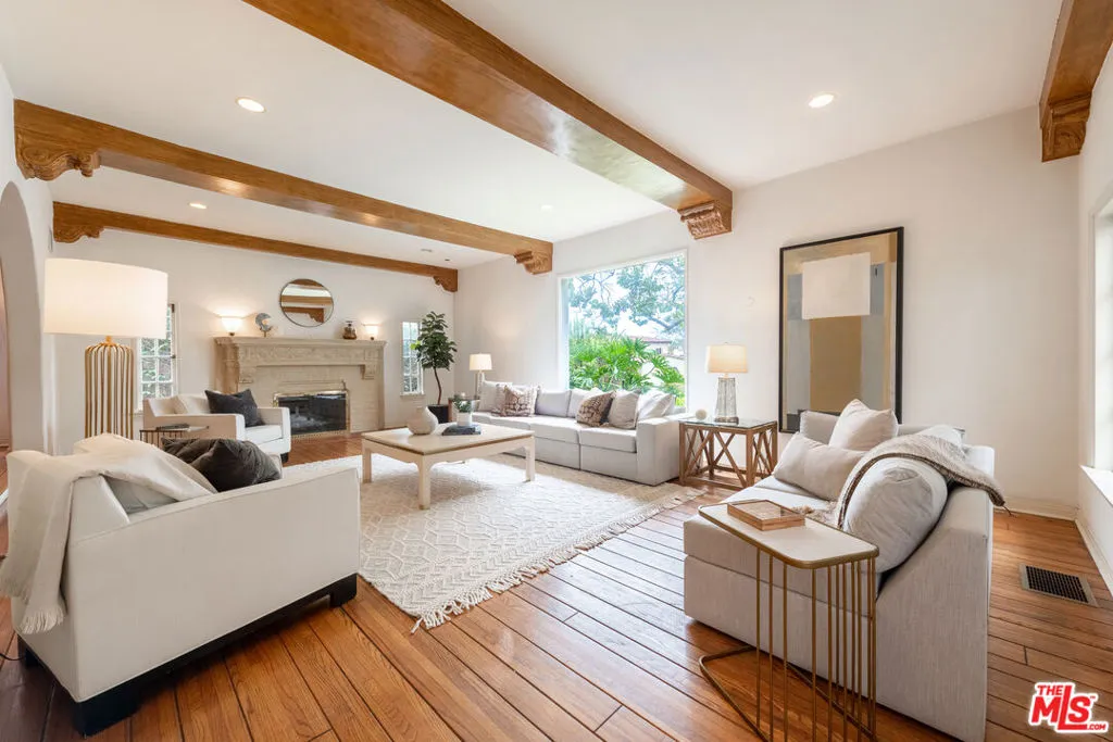 Beverly Hills, California 90212, United States, 4 Bedrooms Bedrooms, ,3 BathroomsBathrooms,Residential,Active,146406