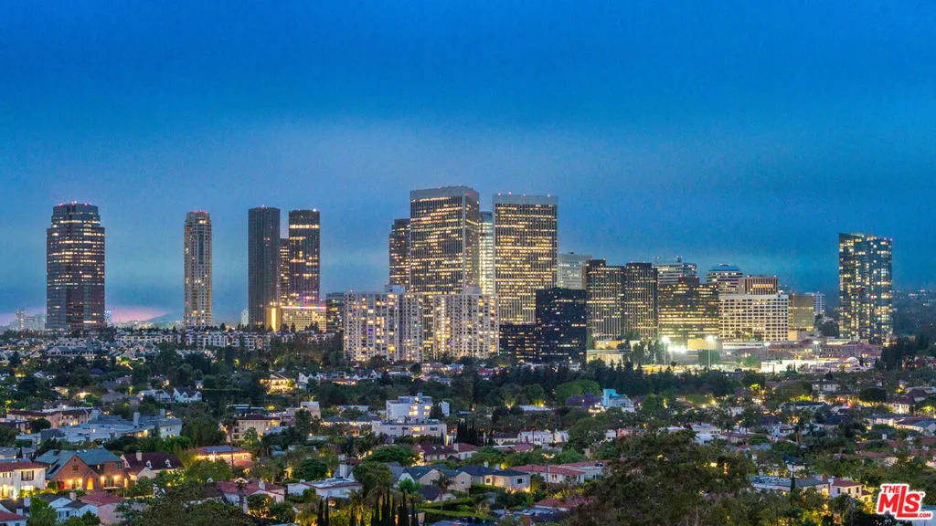 Beverly Hills, California 90212, United States, 4 Bedrooms Bedrooms, ,3 BathroomsBathrooms,Residential,Active,146406