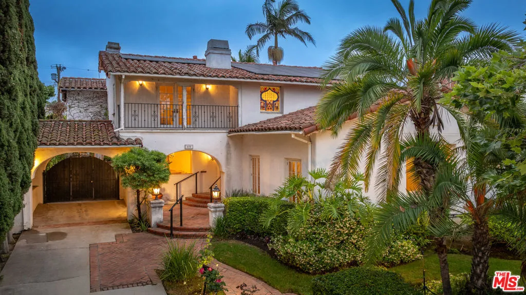 Beverly Hills, California 90212, United States, 4 Bedrooms Bedrooms, ,3 BathroomsBathrooms,Residential,Active,146406