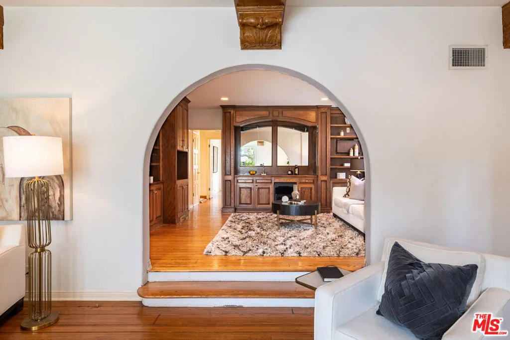 Beverly Hills, California 90212, United States, 4 Bedrooms Bedrooms, ,3 BathroomsBathrooms,Residential,Active,146406