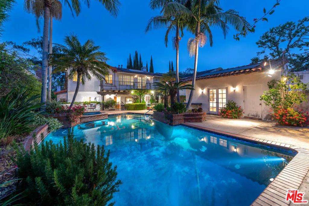 Beverly Hills, California 90212, United States, 4 Bedrooms Bedrooms, ,3 BathroomsBathrooms,Residential,Active,146406