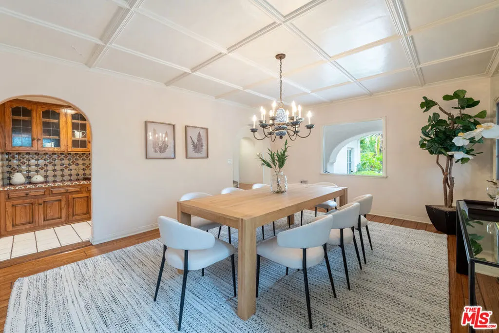 Beverly Hills, California 90212, United States, 4 Bedrooms Bedrooms, ,3 BathroomsBathrooms,Residential,Active,146406