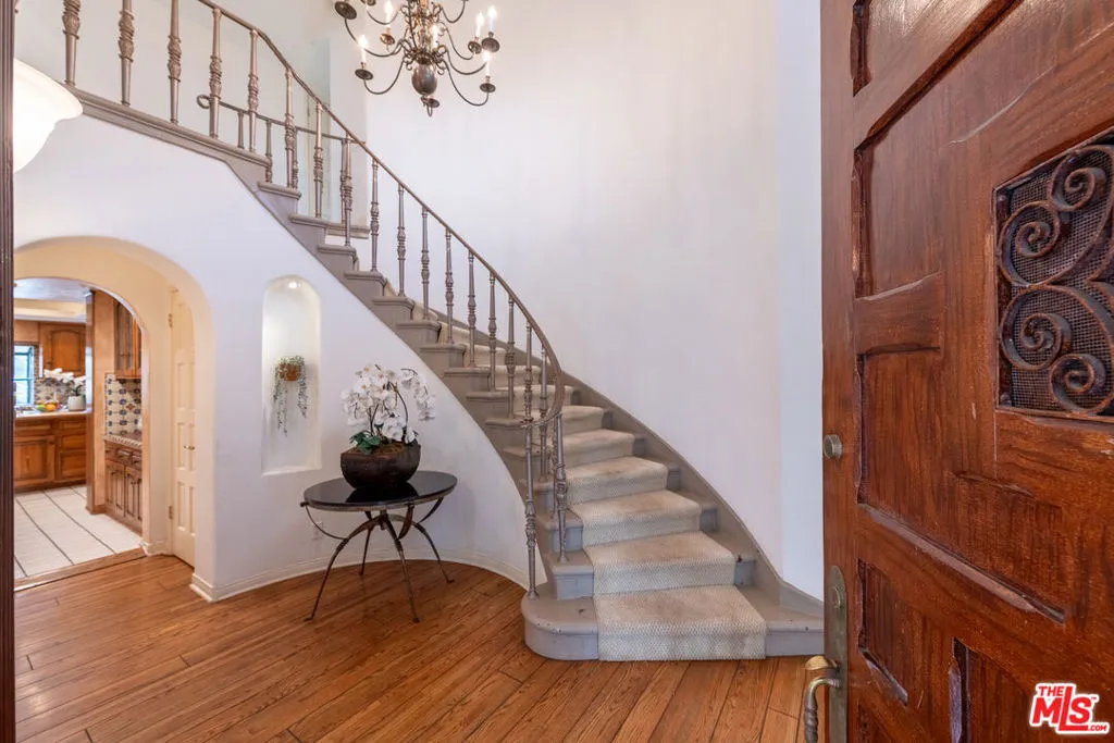 Beverly Hills, California 90212, United States, 4 Bedrooms Bedrooms, ,3 BathroomsBathrooms,Residential,Active,146406