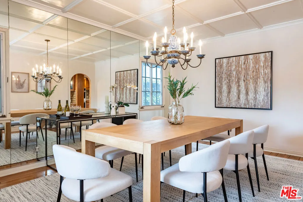 Beverly Hills, California 90212, United States, 4 Bedrooms Bedrooms, ,3 BathroomsBathrooms,Residential,Active,146406