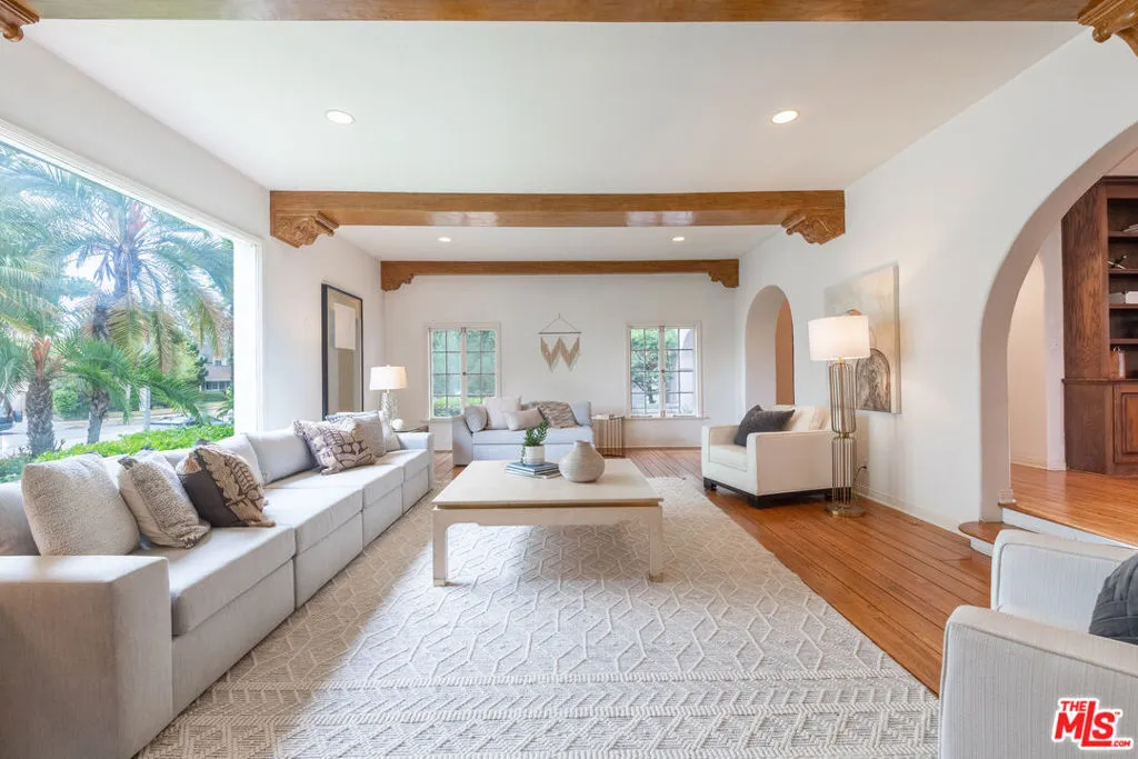 Beverly Hills, California 90212, United States, 4 Bedrooms Bedrooms, ,3 BathroomsBathrooms,Residential,Active,146406