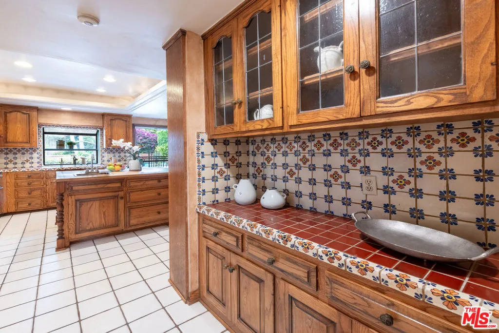 Beverly Hills, California 90212, United States, 4 Bedrooms Bedrooms, ,3 BathroomsBathrooms,Residential,Active,146406