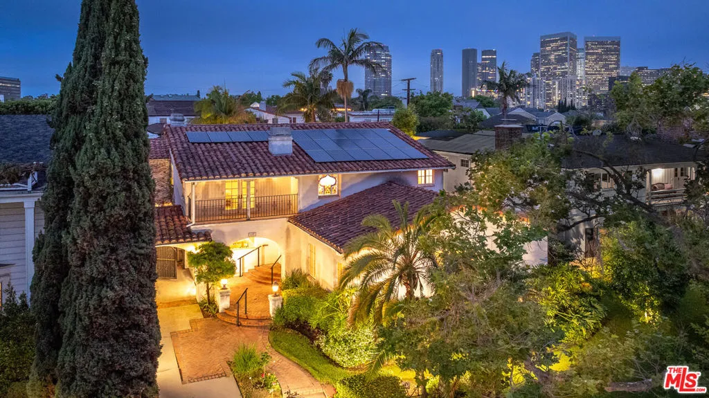 Beverly Hills, California 90212, United States, 4 Bedrooms Bedrooms, ,3 BathroomsBathrooms,Residential,Active,146406