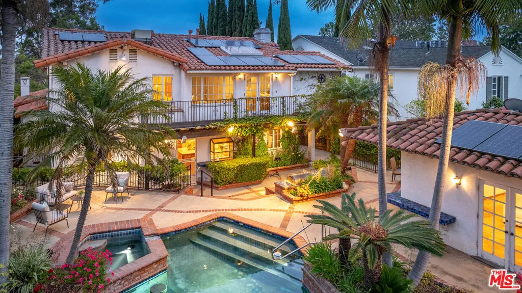 Beverly Hills, California 90212, United States, 4 Bedrooms Bedrooms, ,3 BathroomsBathrooms,Residential,Active,146406