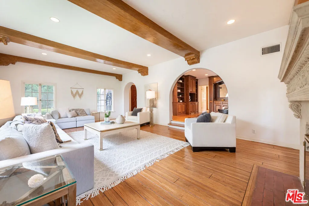 Beverly Hills, California 90212, United States, 4 Bedrooms Bedrooms, ,3 BathroomsBathrooms,Residential,Active,146406