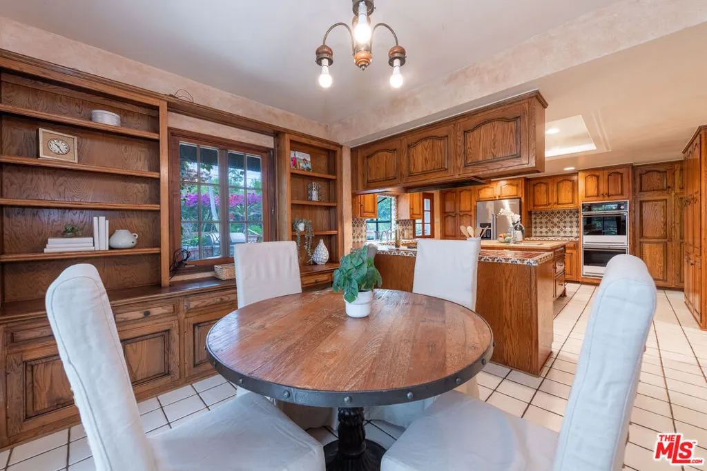 Beverly Hills, California 90212, United States, 4 Bedrooms Bedrooms, ,3 BathroomsBathrooms,Residential,Active,146406