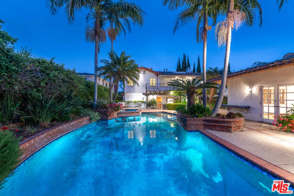 Beverly Hills, California 90212, United States, 4 Bedrooms Bedrooms, ,3 BathroomsBathrooms,Residential,Active,146406
