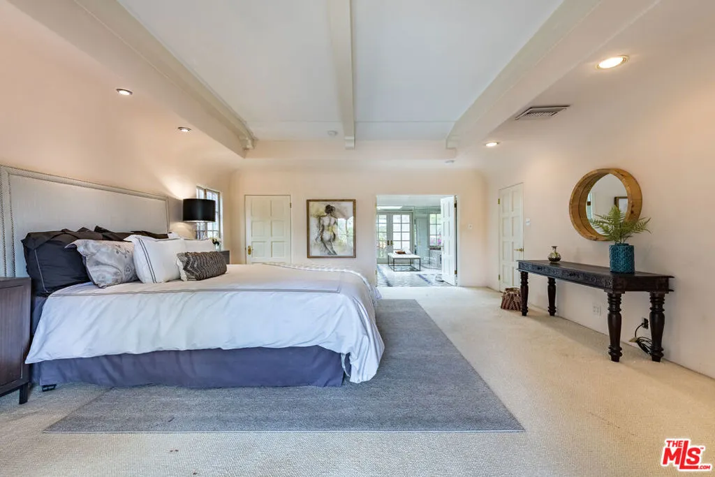 Beverly Hills, California 90212, United States, 4 Bedrooms Bedrooms, ,3 BathroomsBathrooms,Residential,Active,146406