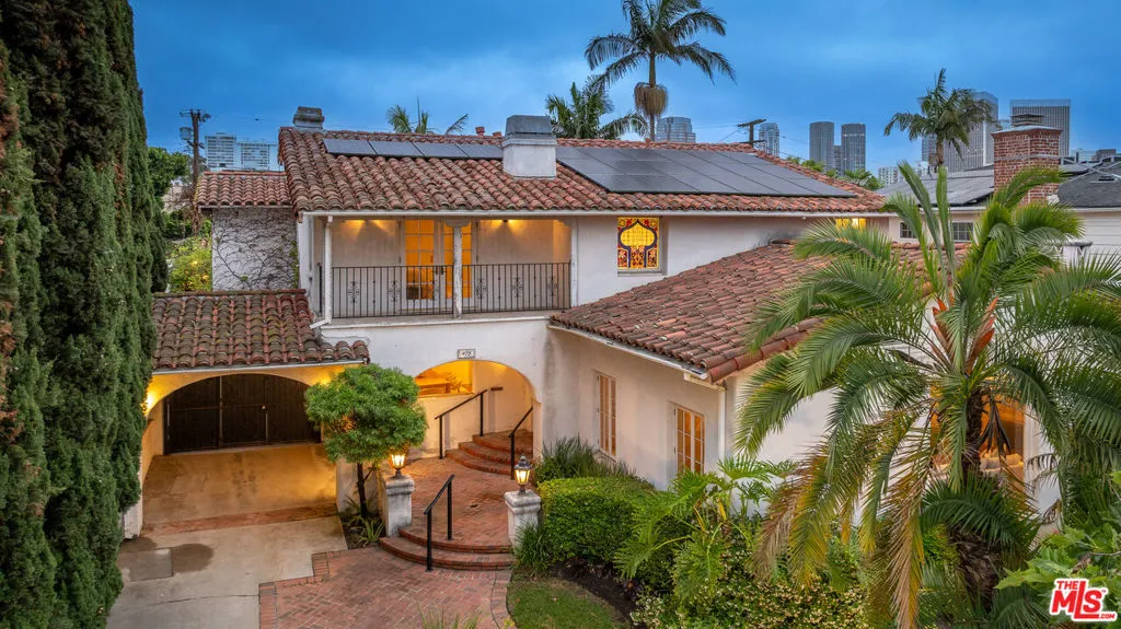 Beverly Hills, California 90212, United States, 4 Bedrooms Bedrooms, ,3 BathroomsBathrooms,Residential,Active,146406