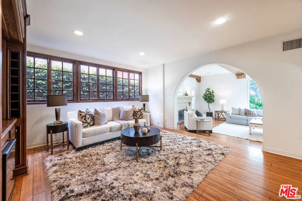 Beverly Hills, California 90212, United States, 4 Bedrooms Bedrooms, ,3 BathroomsBathrooms,Residential,Active,146406