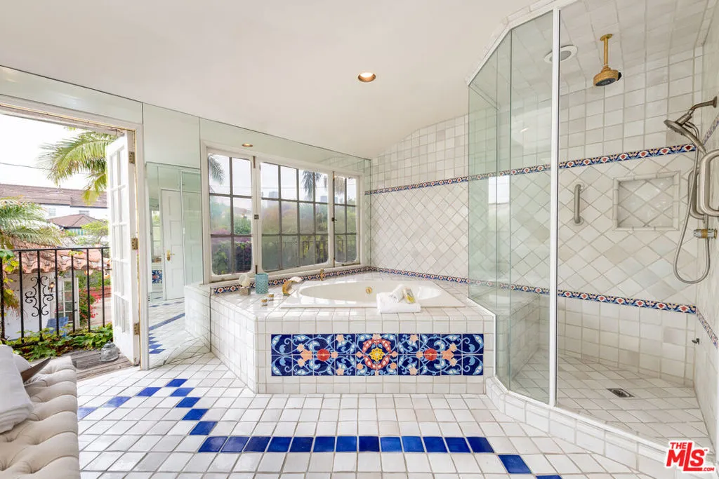 Beverly Hills, California 90212, United States, 4 Bedrooms Bedrooms, ,3 BathroomsBathrooms,Residential,Active,146406