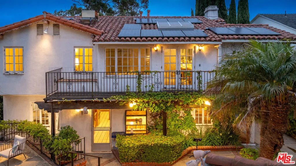 Beverly Hills, California 90212, United States, 4 Bedrooms Bedrooms, ,3 BathroomsBathrooms,Residential,Active,146406