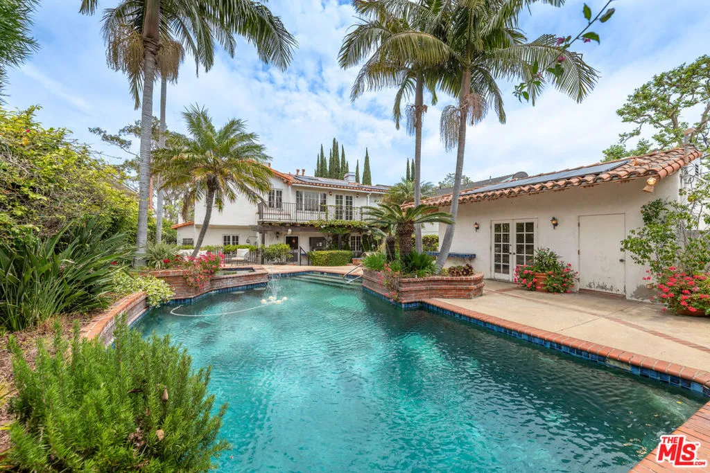 Beverly Hills, California 90212, United States, 4 Bedrooms Bedrooms, ,3 BathroomsBathrooms,Residential,Active,146406