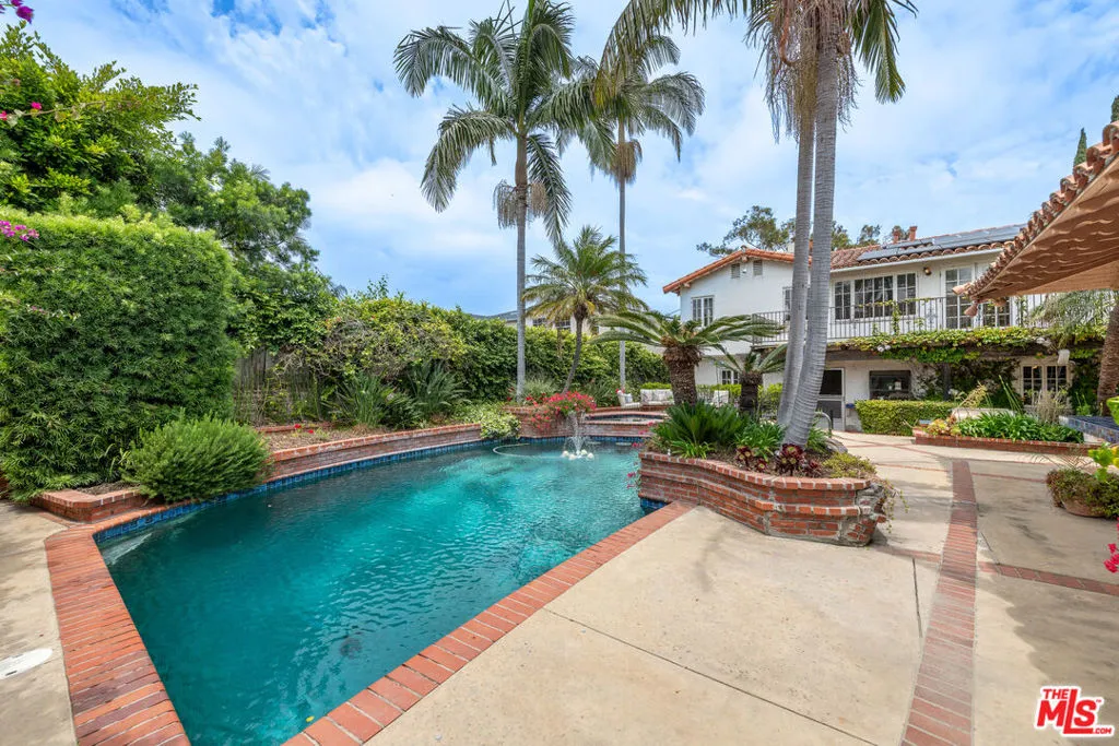 Beverly Hills, California 90212, United States, 4 Bedrooms Bedrooms, ,3 BathroomsBathrooms,Residential,Active,146406