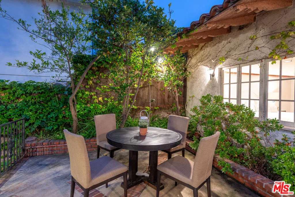 Beverly Hills, California 90212, United States, 4 Bedrooms Bedrooms, ,3 BathroomsBathrooms,Residential,Active,146406