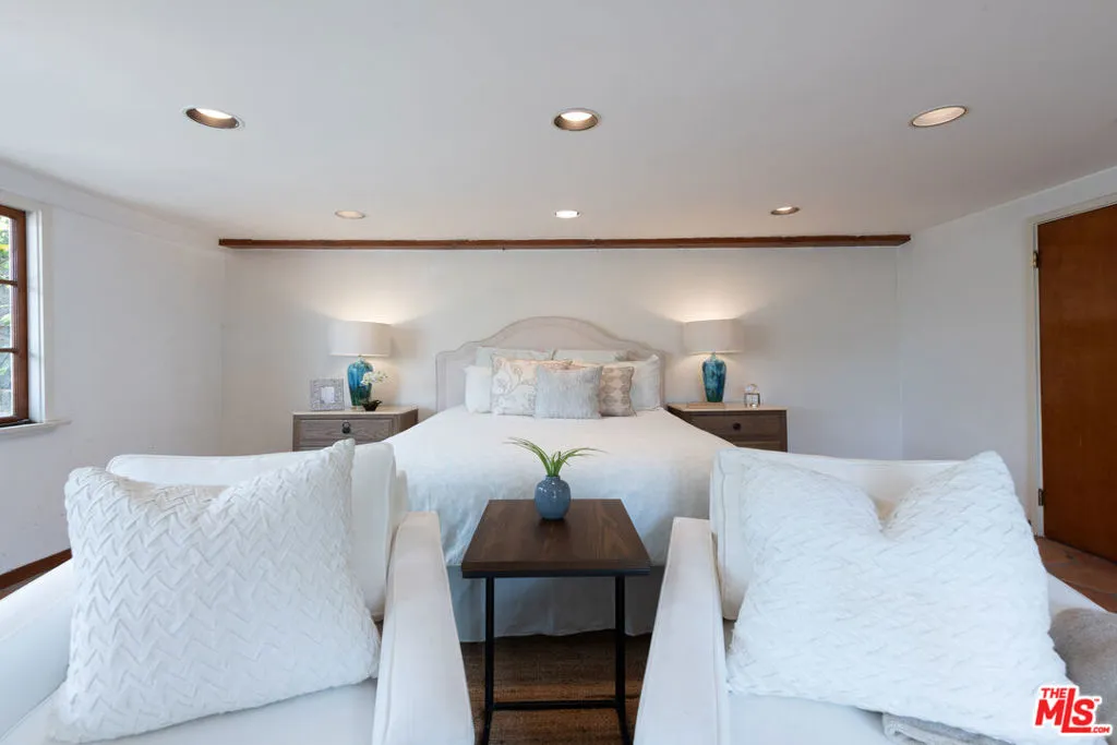 Beverly Hills, California 90212, United States, 4 Bedrooms Bedrooms, ,3 BathroomsBathrooms,Residential,Active,146406